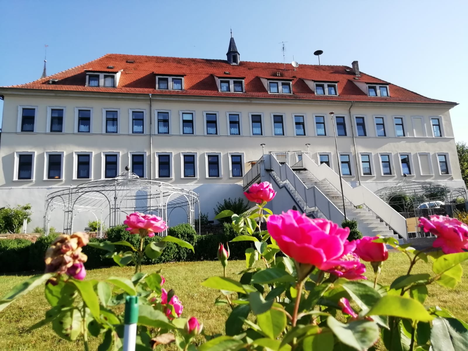 Schloß Binau mit Schloßgarten