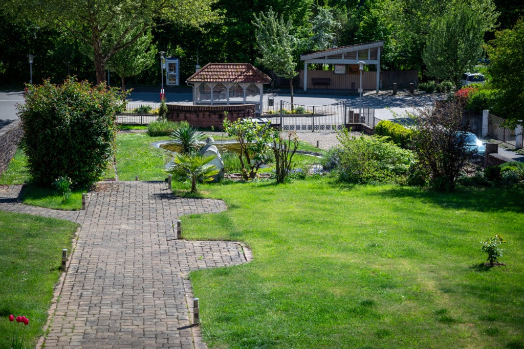 Blick vom Schloß auf den Garten